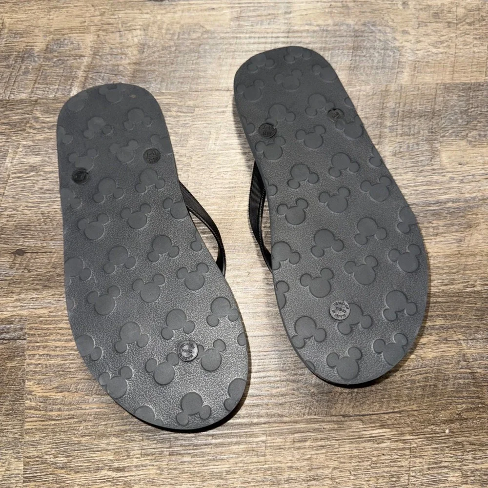 Disney Parks Mickey Mouse Mens 6 Black Gray Character Print Flip Flop Sandals